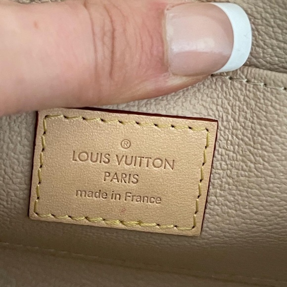 Louis Vuitton Makeup Bag - Picture 3 of 8